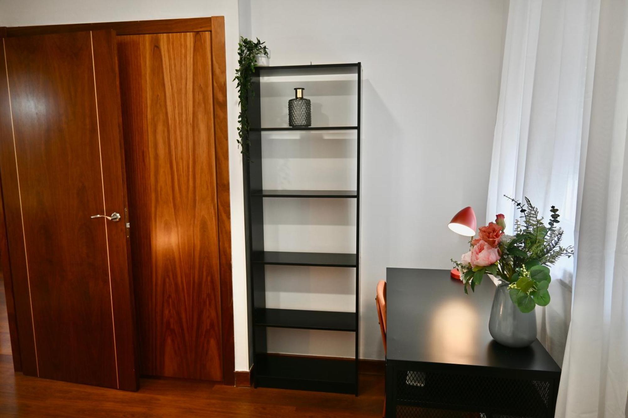 Appartement For Vivienda Temporal De Cuatro En Arganzuela Man102 *